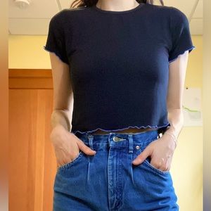 AMVi Ribbed Lettuce Edge Croptop